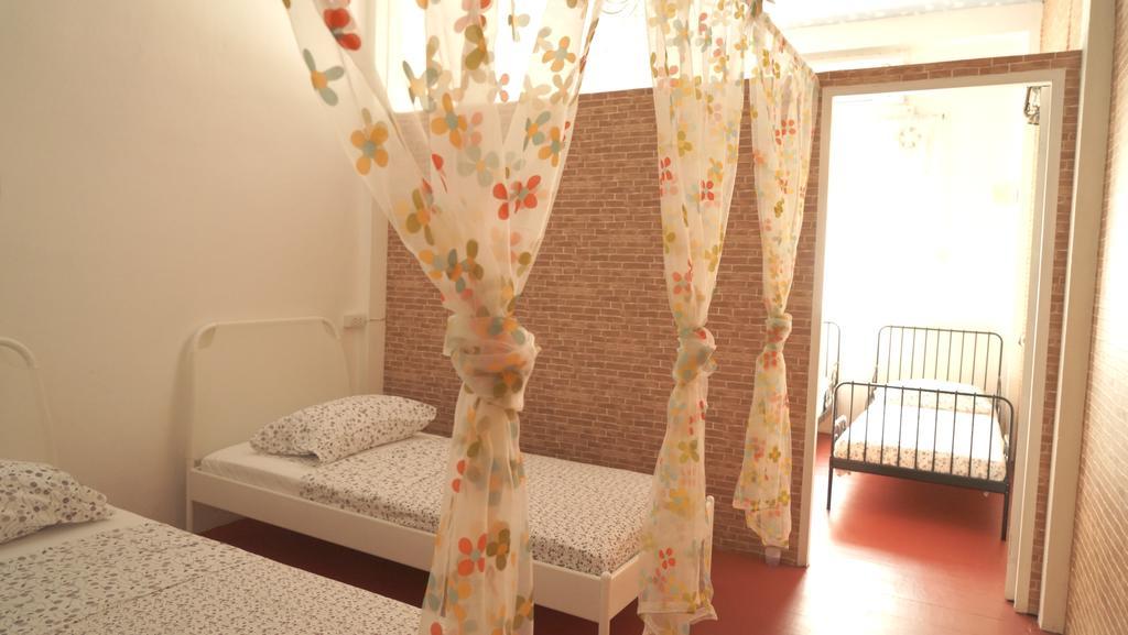 Tiger Lily Hostel Μπανγκόκ Δωμάτιο φωτογραφία