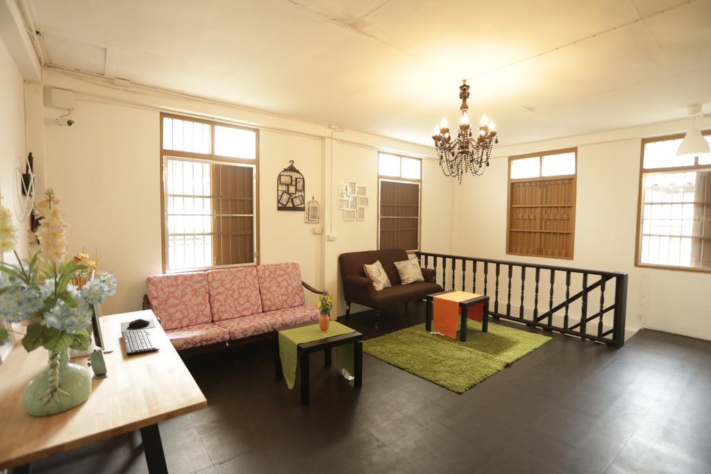 Tiger Lily Hostel Μπανγκόκ Εξωτερικό φωτογραφία