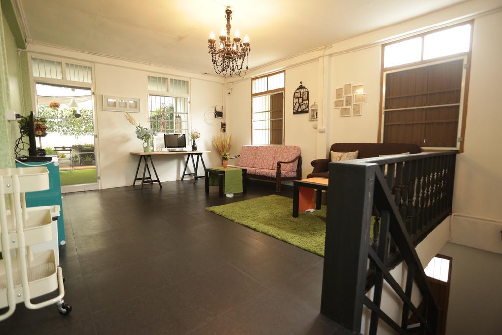 Tiger Lily Hostel Μπανγκόκ Εξωτερικό φωτογραφία