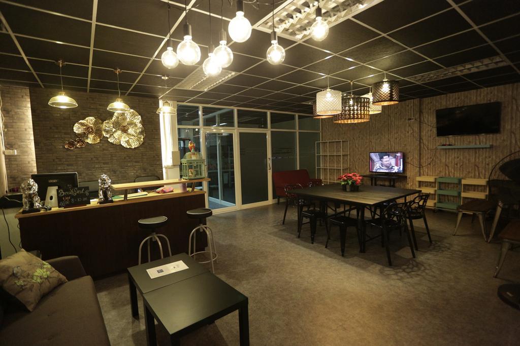 Tiger Lily Hostel Μπανγκόκ Εξωτερικό φωτογραφία
